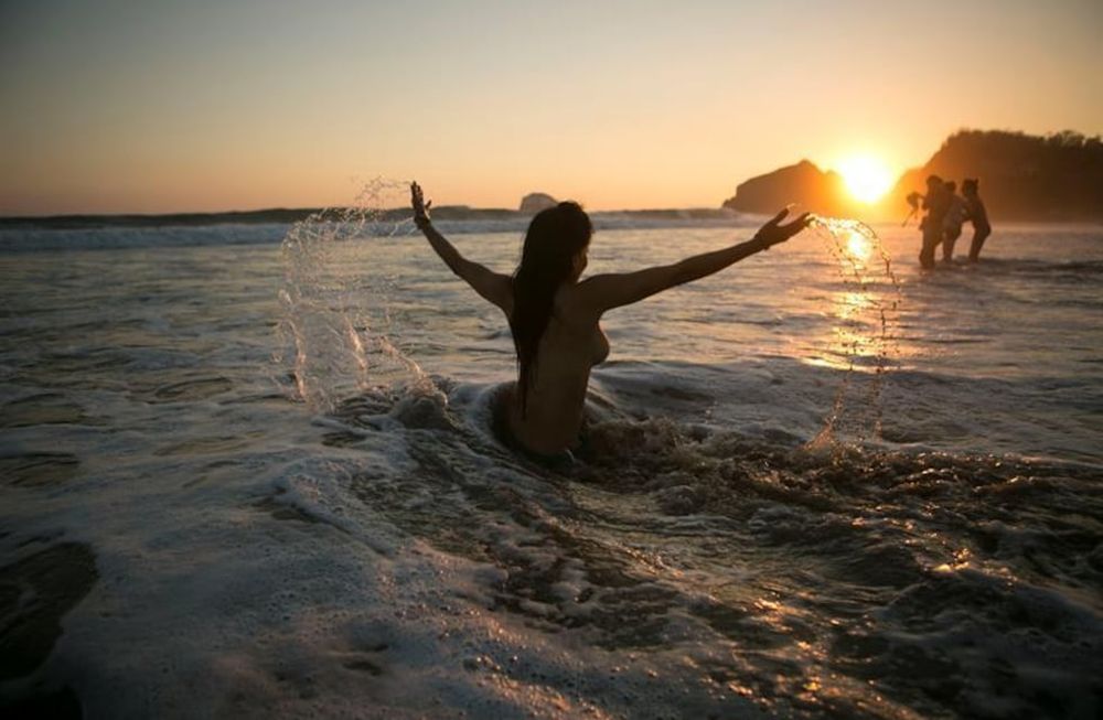 México celebra Zipolite, su popular festival nudista
