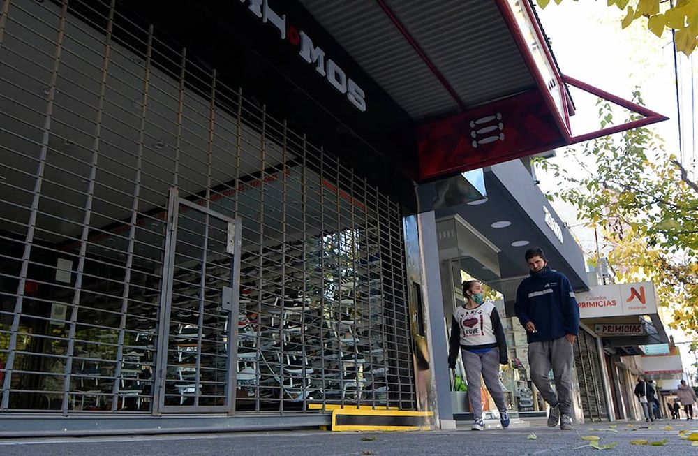 Aseguran que ya no se puede sostener un confinamiento estricto porque las empresas vienen complicadas desde 2020. Foto: Orlando Pelichotti / Los Andes