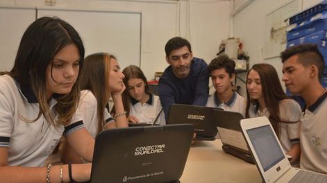 En febrero de 2020 se anunciaba que llegaba el fin a las netbooks y que reforzarían la conectividad en las escuelas. En Mendoza, 94% de los alumnos acceden a conexión a internet en su colegio. Foto: Orlando Pelichotti