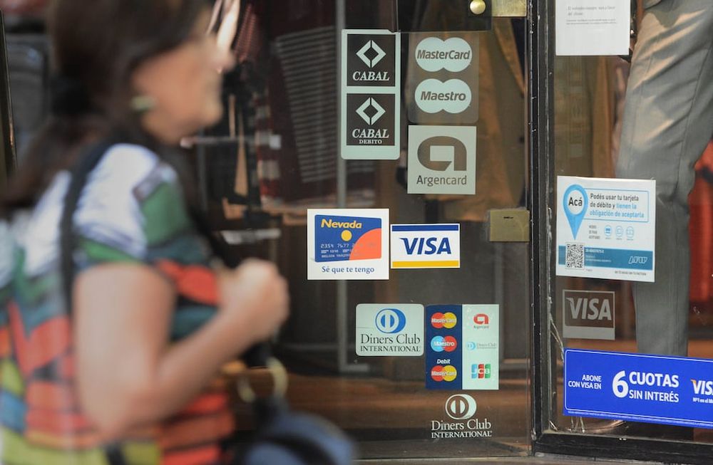 El 68% de las familias mendocinas superó el límite de la tarjeta de crédito