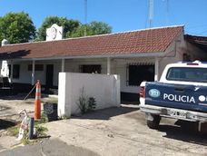 Un policía atropelló un joven, huyó, se presentó en la comisaría y mató al primo de la víctima.