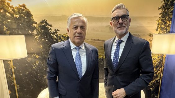 Feria: Alfredo Cornejo y el CEO de Vinexposium, Rodolphe Lameyse.