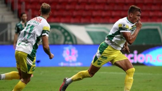 El Halcón, que cayó 2-1 en Florencio Varela por el duelo de ida, empezó abajo con el Verdão con un penal de Veiga pero igualó con Romero y forzó el alargue con un sablazo de Benítez. / Gentileza.