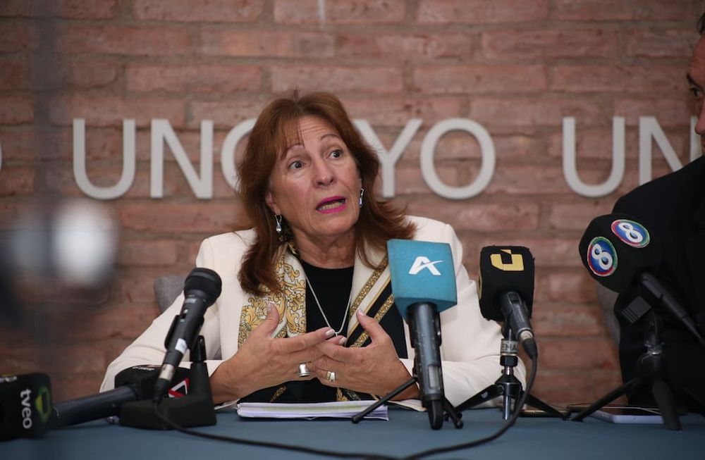 La rectora de la UNCuyo, Esther Sánchez.