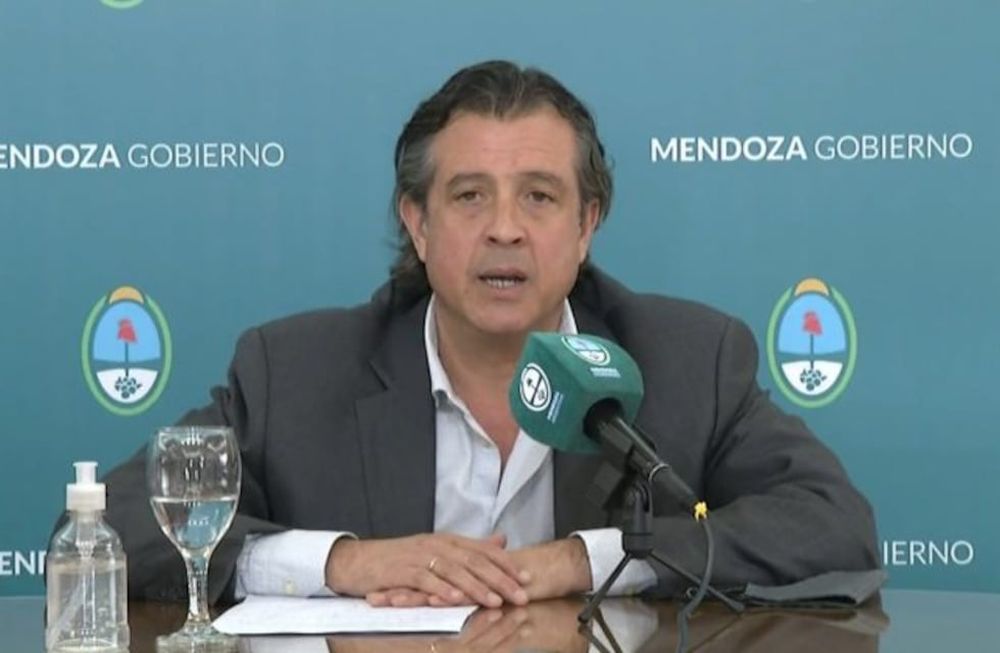 El ministro de Gobierno Víctor Ibáñez explicó los alcances del bono de 7.200 pesos que se pagará con el sueldo de enero.