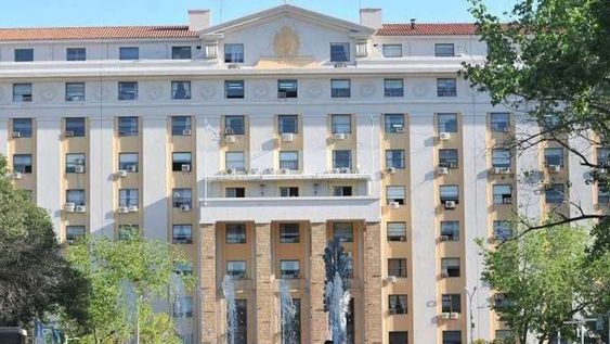 Nuestra República podrá mejorar solo si se tiene en cuenta el art.16 de la Constitución Nacional que dice que todos los ciudadanos son iguales ante la Ley / Archivo