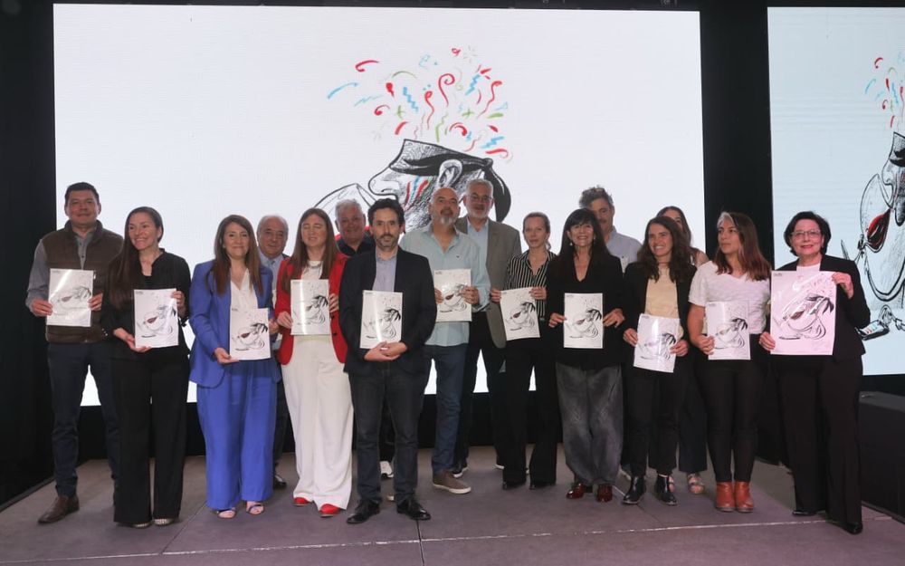 Parte do júri que fez a degustação às cegas de cada uma das amostras enviadas.