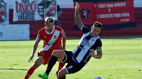 Los Andes | Rubens Sambueza fue la gran figura de la tarde y del Deportivo Maipú, que superó a Chaco For Ever en el estadio Omar Higinio Sperdutti. / Orlando Pelichotti