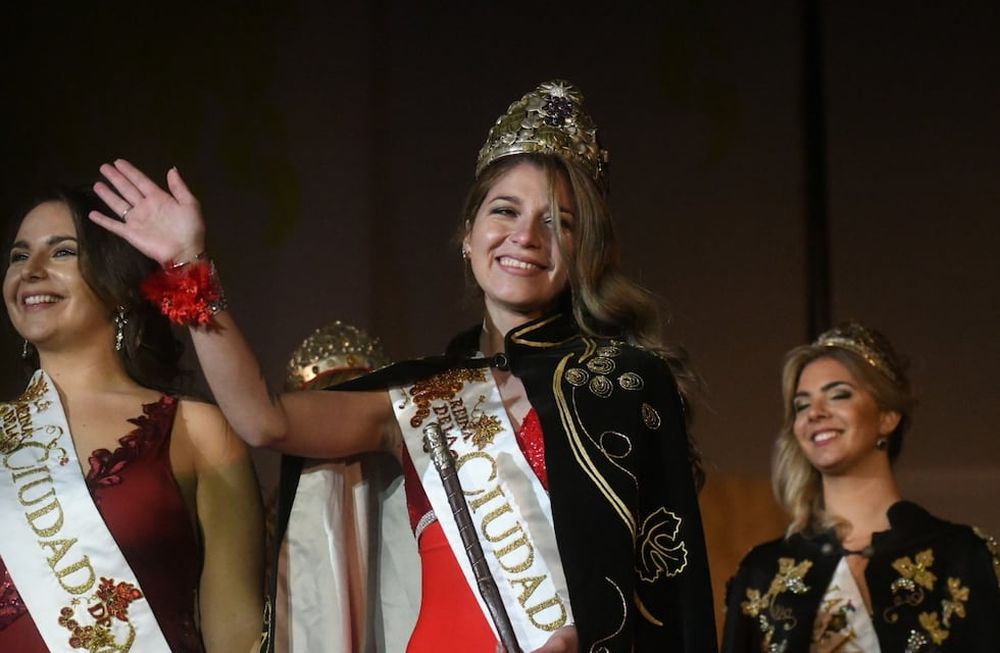 Tras violar la cuarentena, renunció la reina de Capital y pidió disculpas