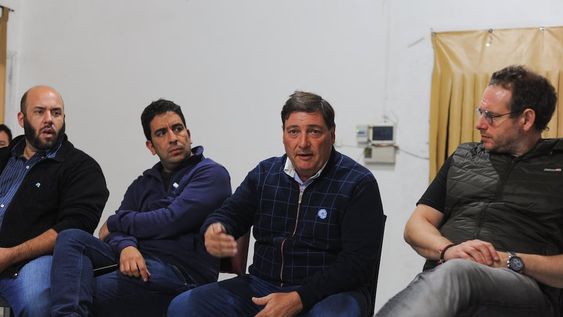 El precandidato a gobernador del Frente Elegí, Omar Parisi, junto a su compañero de fórmula, Lucas Ilardo, y el concejal sanrafaelino Nadir Yasuff. Foto: Twitter