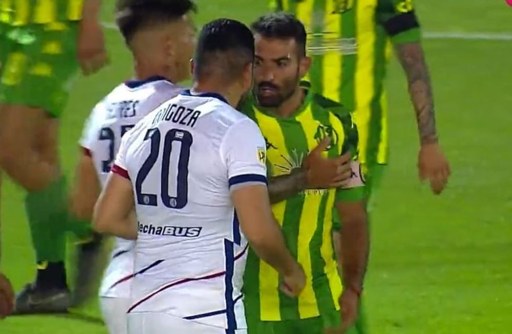 Ortigoza y Caperuccio, ex compañeros de San Lorenzo campeón de la Libertadores 2014, protagonizaron un enfrentamiento donde hubo insultos y manotazos en el partido del Ciclón y Aldosivi.