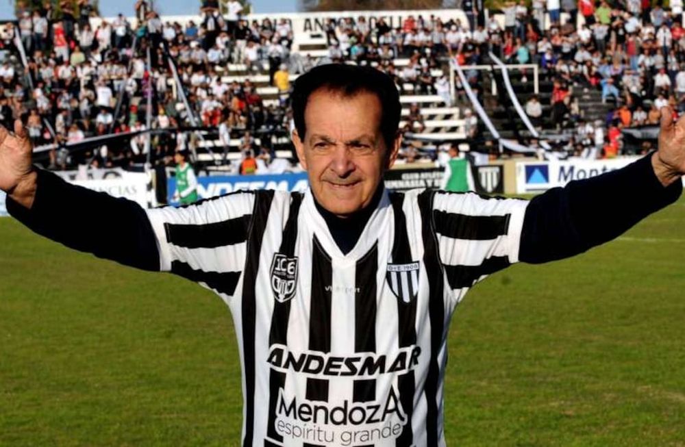 &ldquo;El V&iacute;ctor&rdquo; Legrotaglie, en una de sus &uacute;ltimas presentaciones, se convirti&oacute; en un emblema eterno del Lobo. Junto a Los Compadres, dej&oacute; su huella con el famoso &ldquo;Toque, Lobo, Toque&rdquo;.