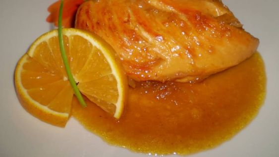 Degustá el sutil sabor del Pollo con Salsa de Cítricos