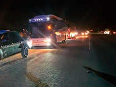 Micros con hinchas chilenos fueron encapsulados en el Paso Fronterizo.
