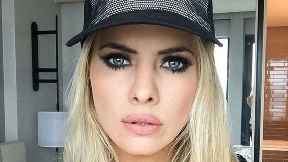 Alejandra Maglietti publicó una foto retro y ratonera