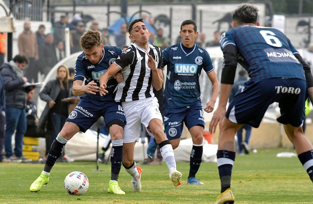 Por cuarta vez en 2022, tercera por los puntos, Gimnasia e Independiente reeditarán el gran clásico de Mendoza. / Orlando Pelichotti