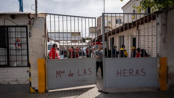 Municipalidad de Las HerasLa conmoción política que provocó la salida del intendente de Cambia Mendoza se trasladó al funcionamiento de la comuna. Los empleados dejaron de atender al públicoFoto: Ignacio Blanco / Los Andes