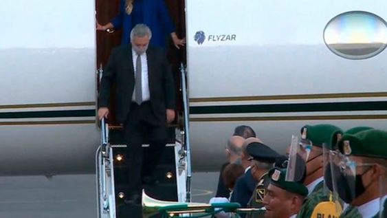 Messi alquiló su avión privado al presidente Messi alquiló su avión privado al presidente