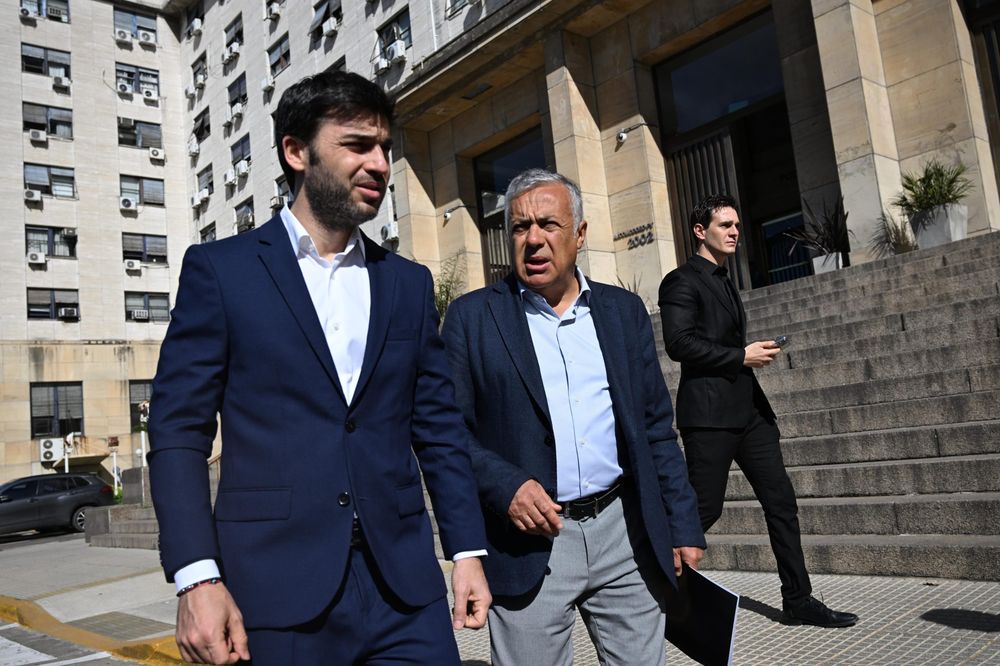 El gobernador Alfredo Cornejo y su par de Chubut, Nacho Torres, en Comodoro Py por la causa Eskenazi.