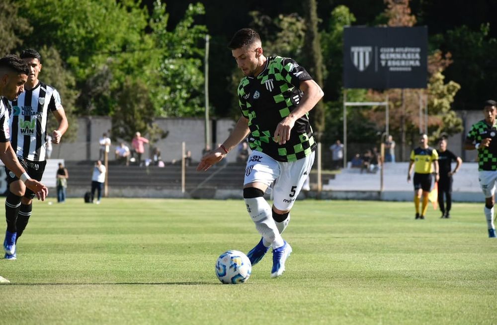 El Lobo del Parque se midió con Estudiantes de Buenos Aires por los octavoas de final del Reducido de la Primera Nacional. / Gentileza: Prensa GyE.