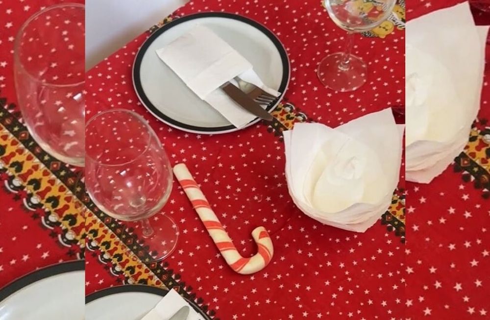Decoración para la mesa navideña solo con servilletas de papel. Captura de Instagram.