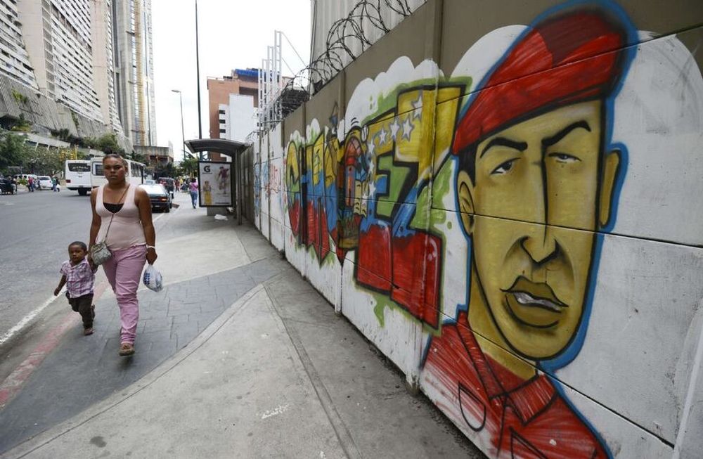 Venezuela devalúa su moneda un 46,5% frente al dólar