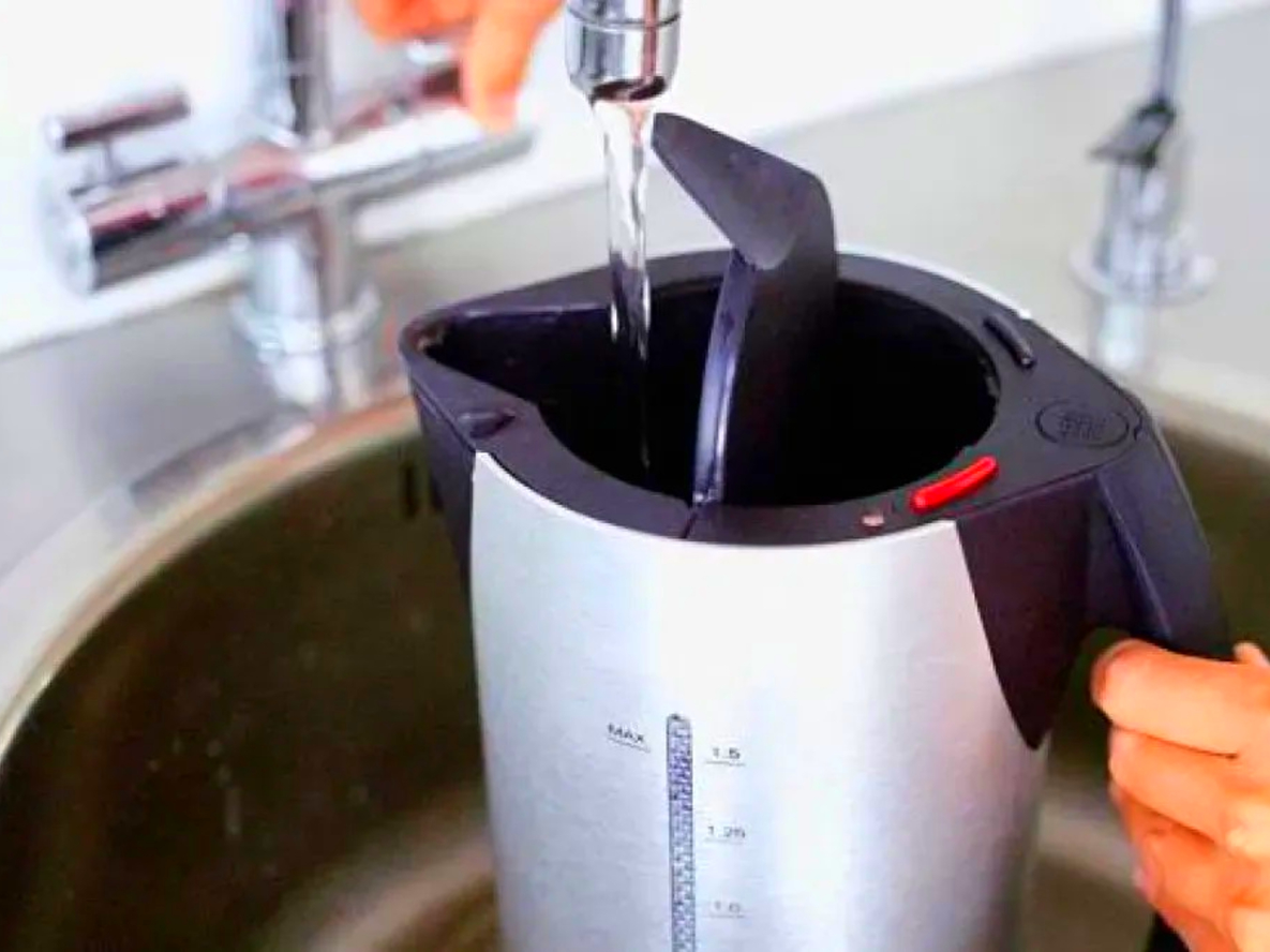 Dejá tu pava eléctrica como nueva con este truco de limpieza