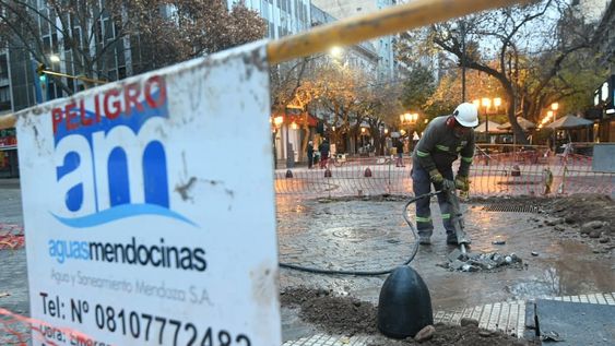 Aguas Mendocinas anuncia que habrá cortes de agua durante el miércoles en Ciudad y Las Heras. José Gutiérrez /  Los Andes