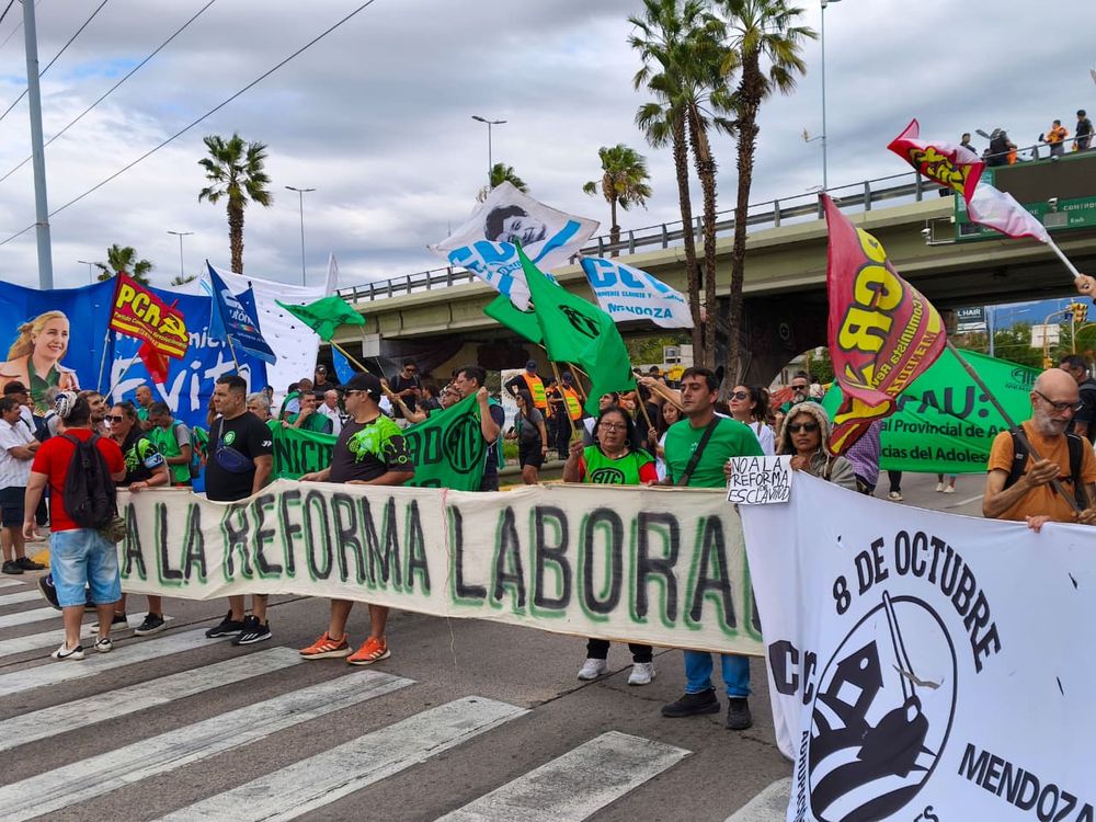 El reclamo contra la reforma laboral se hace sentir también en Mendoza
