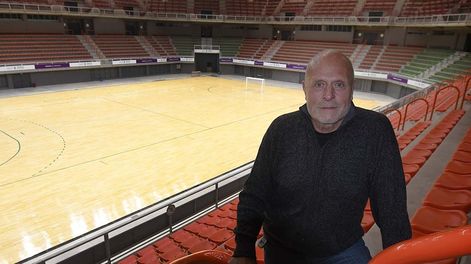 Los Andes | Héctor Ortiz, Presidente de la Federación Mendocina de Futbol de Salón, en el Aconcagua Arena de Ciudad. / José Gutiérrez-Los Andes