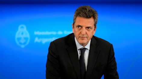 Los Andes | ARCHIVO - El ministro de Economía argentino Sergio Massa llega a una conferencia de prensa en Buenos Aires, Argentina, el 3 de agosto de 2022. Massa es uno de los precandidatos presidenciales para las elecciones de octubre. (AP Foto/Natacha Pisarenko, Arc