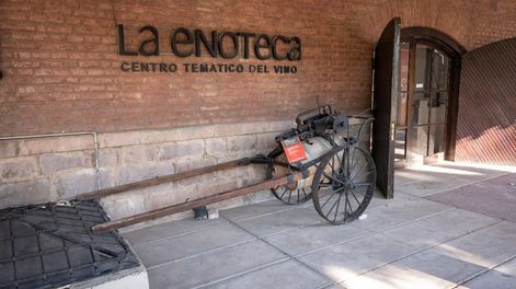 Los Andes | La bodega escuela es el único edificio que ha quedado en pie. Hoy, las instalaciones son manejadas por el Fondo Vitivinícola, que organiza encuentros culturales y degustaciones. Foto: Ignacio Blanco / Los Andes