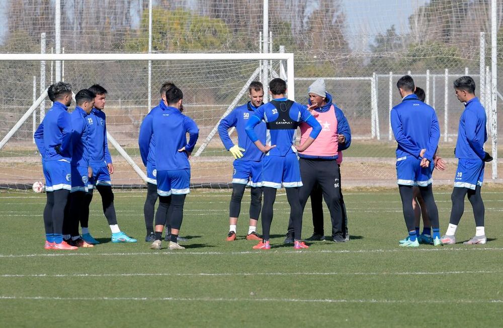 Práctica del Tomba . Fútbol - DeportesEsta mañana, el plantel de primera del Club Atlético Godoy Cruz Antonio Tomba realizó un entrenamiento con miras al enfrentamiento con Central Córdoba, en su predio de Coquimbito, Maipú. Orlando Pelichotti / Los Andes