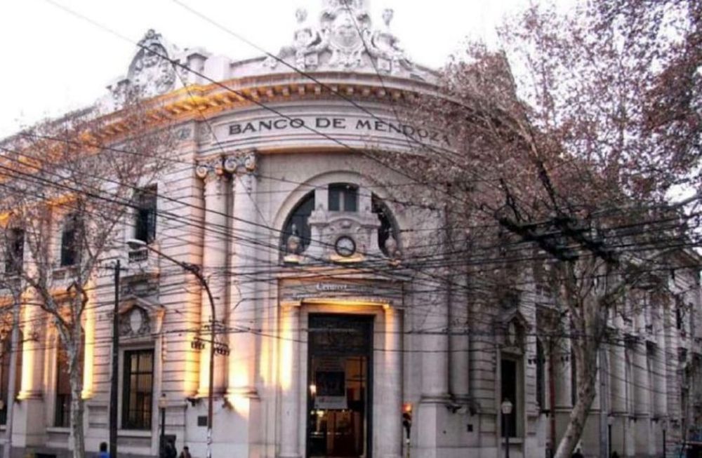 El edificio del Banco de Mendoza, privatizado a fines de los 90, es un monumento que nos recuerda lo malo que puede ser tener bancos estatales.