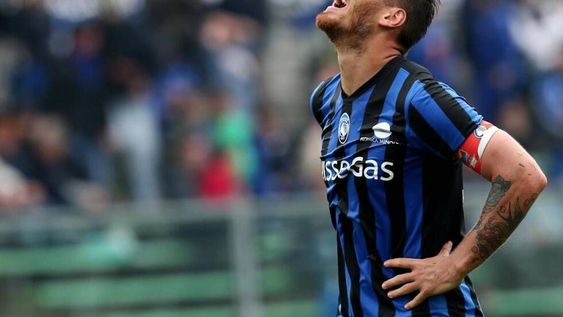 Germán Denis agredió a un jugador del Empoli y será denunciado