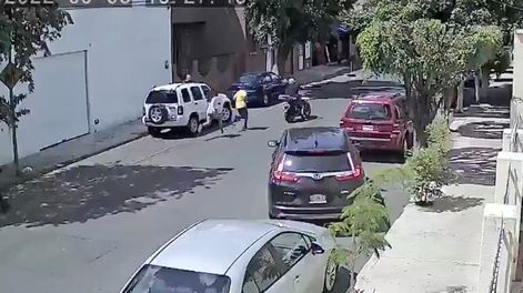 México: una mujer logró frustrar un asalto al alcanzar el ladrón e impedir que huyera.