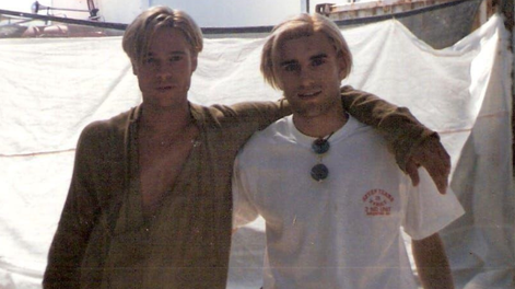 Es argentino, fue doble de Brad Pitt y dejó su casa en la montaña para domar delfines por todo el mundo