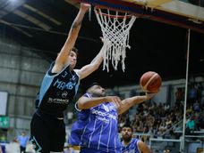 Israelita Macabi y Godoy Cruz, regalaban un espectacular partido. Suspendido. Define el Tribunal. Israelita Macabi y Godoy Cruz, regalaban un espectacular partido. Suspendido. Define el Tribunal.