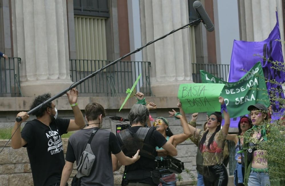 En la ciudad de Mendoza filman escenas de la película Papá al Rescate, protagonizada por Benjamín Vicuña y Laura Fernández. Foto: Orlando Pelichotti