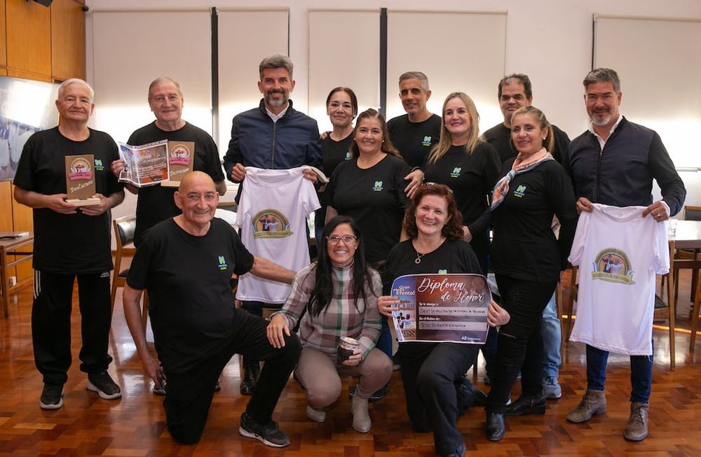 El Ballet de Adultos de la Ciudad fue destacado en Cosquín y sus alumnos lo compartieron con el intendente