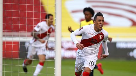 Con goles de Cueva y Advíncula, el conjunto de Gareca venció 2-1 al de Alfaro en el Estadio Casa Blanca.