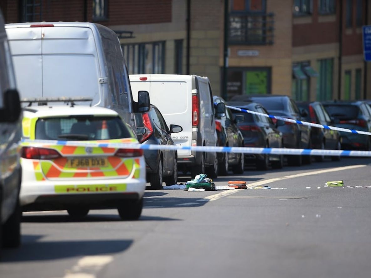 Policía: 3 muertos y 3 heridos en incidentes relacionados en ciudad británica. EFE