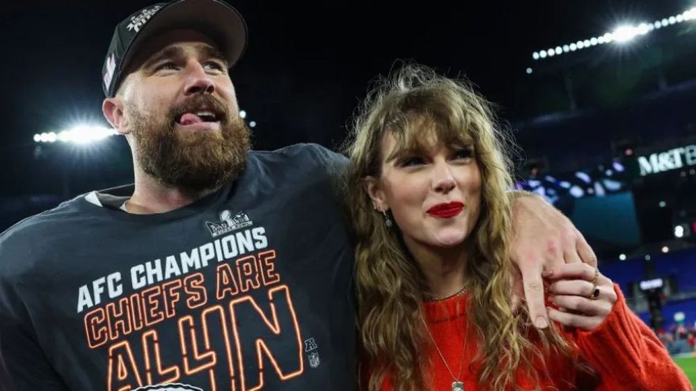La cantante Taylor Swift generó especulaciones mediáticas sobre rumores de posible embarazo tras su inusual aparición en el partido de su pareja.