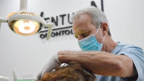 Víctor Venturín (65), el reconocido odontólogo mendocino que murió tras un choque en Chile. Su esposa Mónica también perdió la vida. Dos nietos salieron heridos.