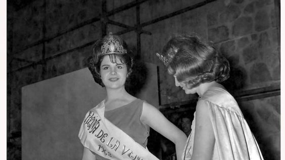 El 9 de marzo del 1963 se realizó por primera vez el acto central de la Fiesta Nacional de la Vendimia en el Teatro griego Frank Romero Day. Se llamó Vendimia inolvidable. Como dato curioso fue que se notó muchas sillas vacías entre el público.Elba Espósito salió electa como la reina y representó a San Martín.Fotografía inédita del Archivo General de la Provincia de MendozaFoto: Orlando Pelichotti / Los Andes