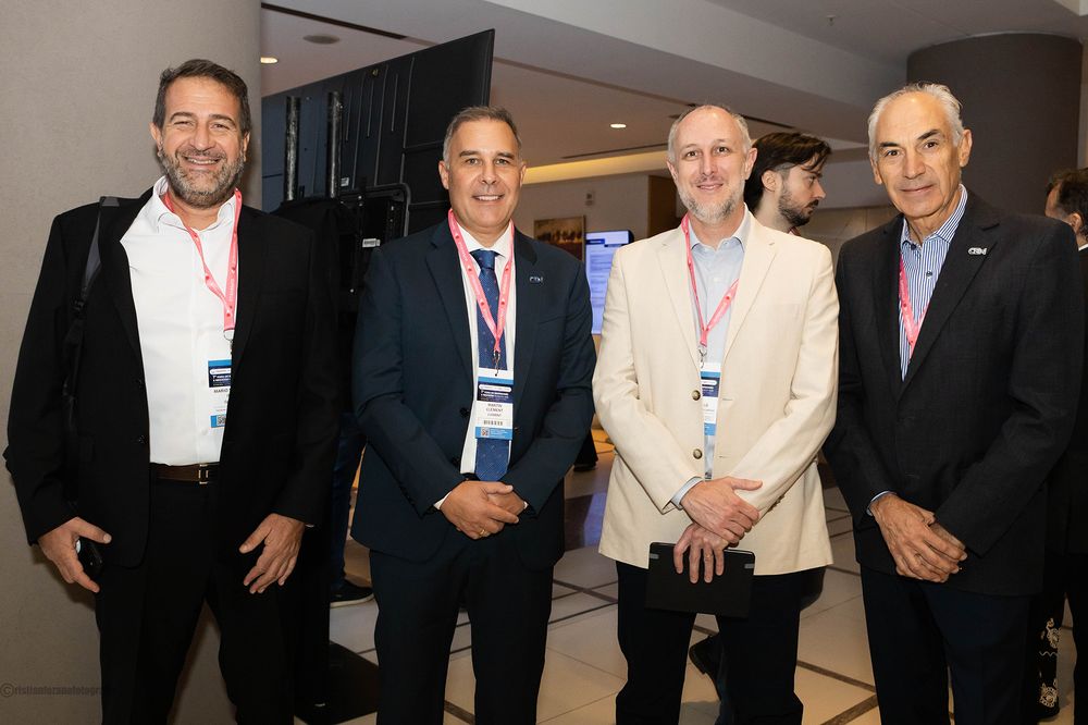 Mario Isgró, Martín Clement, presidente del CEM, Daniel Camacho y Juan Baravalle. 