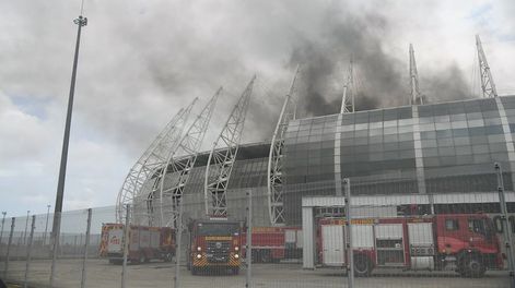 Incendio en la Arena de Castelao, Fortaleza, Brasil. / Gentileza.