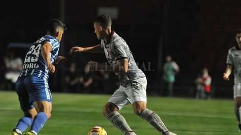 Colón le dio una lección al Tomba en Santa Fe y lo goleó 3-1