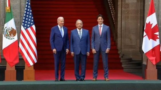 De izquierda a derecha: Joe Biden, presidente de EE.UU., Andrés Manuel López Obrador, presidente de México y Justin Trudeau, primer ministro de Canadá, durante el cierre de la Cumbre de América del Norte celebrada en México.