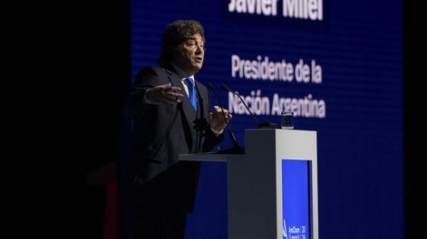 El presidente Javier Milei reconoció esta tarde que no le gustó el dato de la inflación del 3,4% de marzo último y que “de a poco viene subiendo desde mediados del año pasado” durante su exposición en el encuentro de la AmCham.